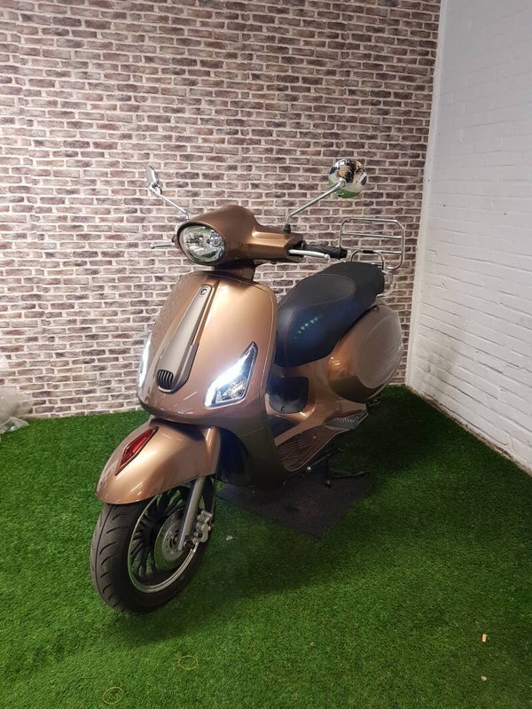 Zo goed als nieuwe Jiajue euro4 snorscooter 2019 