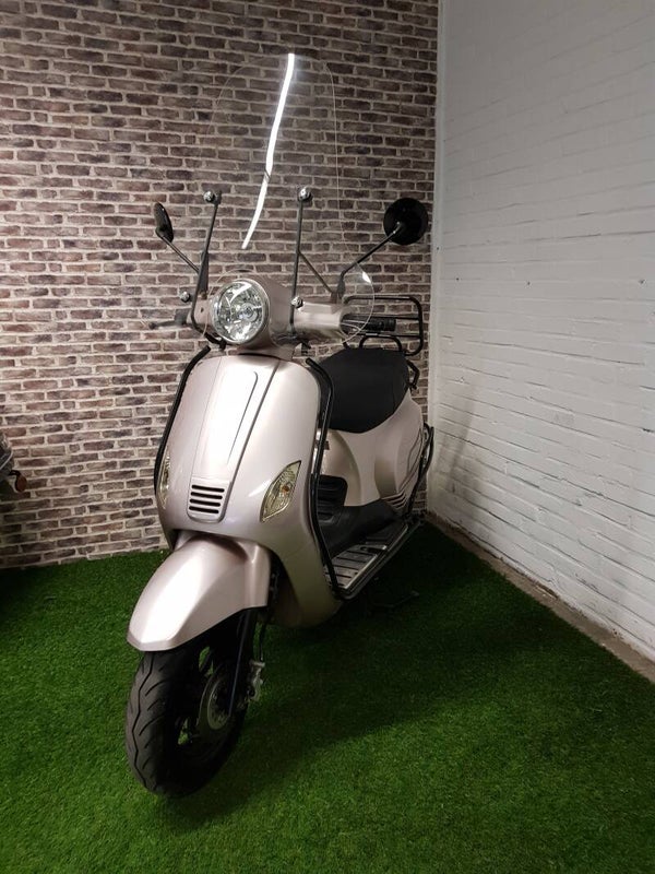 Zeer nette RIYA snorscooter vespa look 2017! Full option
