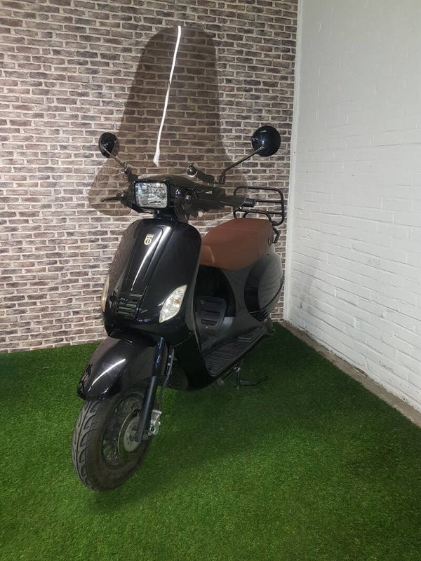 Nette BTC RIVA snorscooter vespalook 2016