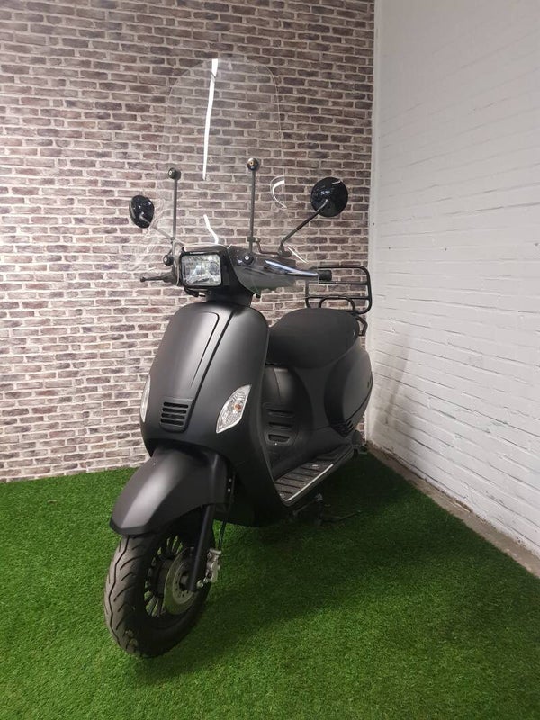 Zeer nette La Souris Vespelini S snorscooter vespa look 2017