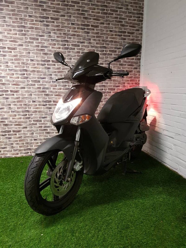 Zeer nette Kymco Agility50 snorscooter 2009