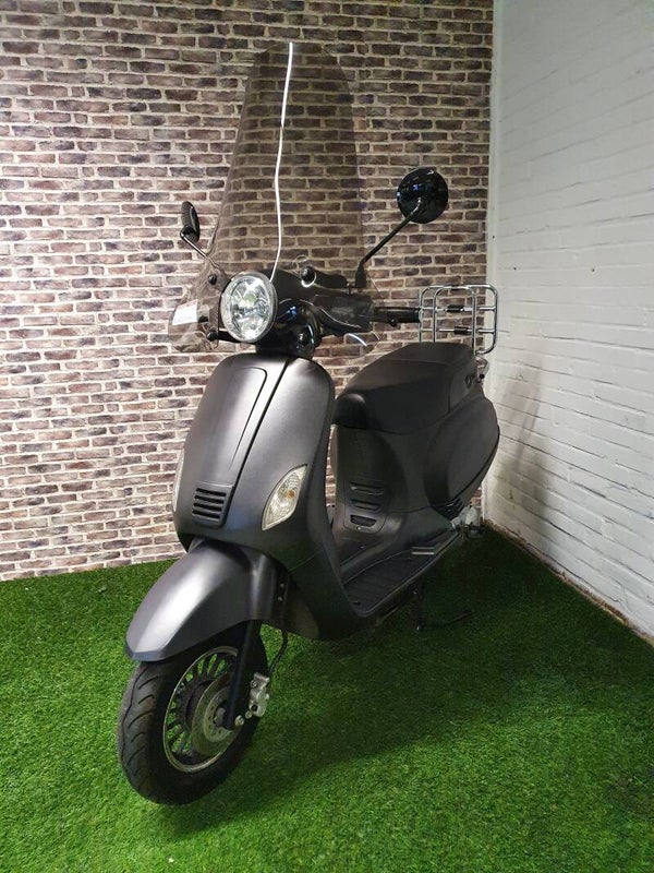 Zeer nette La Souris Vespelini snorscooter vespa look 2017