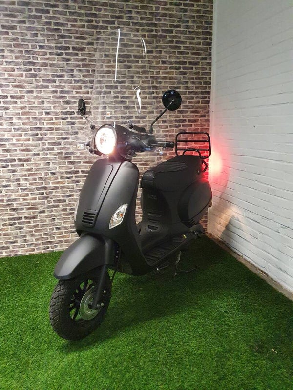 Z.g.a.n Killerbee euro4 snorscooter vespa look 2020!