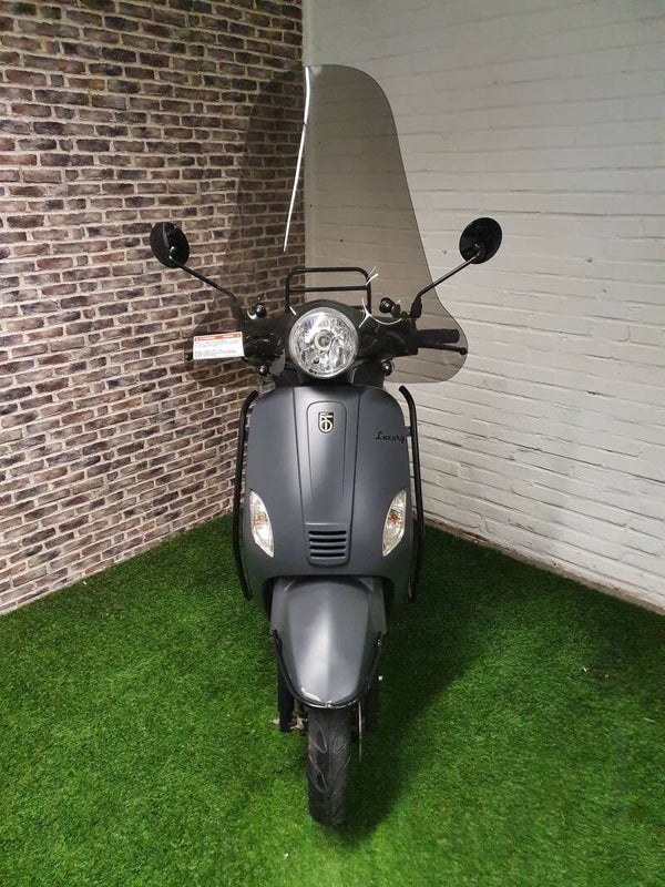 Zeer nette BTC RIVA Luxery euro4 snorscooter vespa look 2018