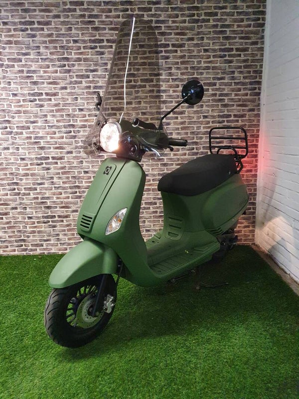 Zeer nette AGM VX50 snorscooter vespalook 2017