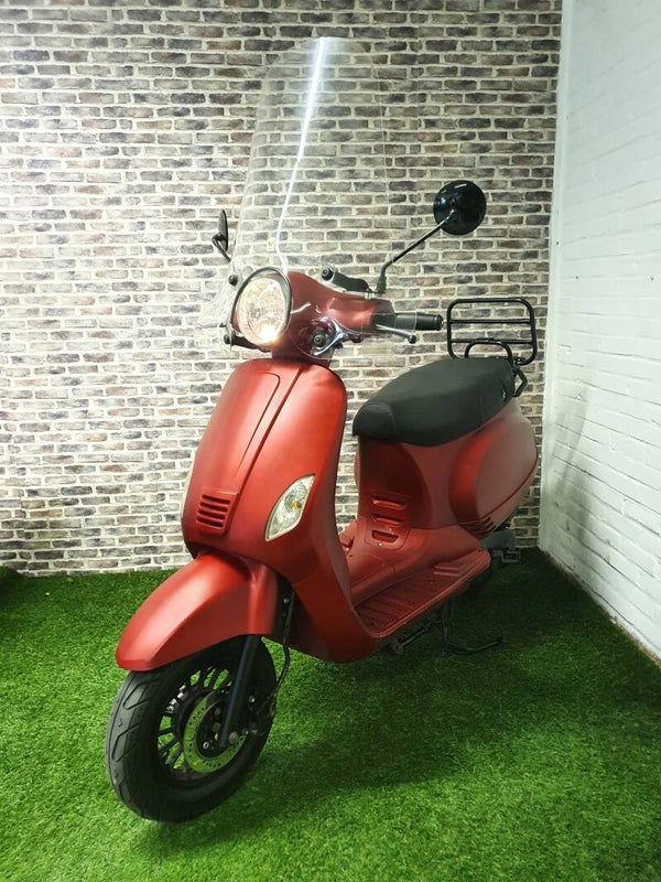 Zeer nette BTC RIVA snorscooter vespa look 2013!