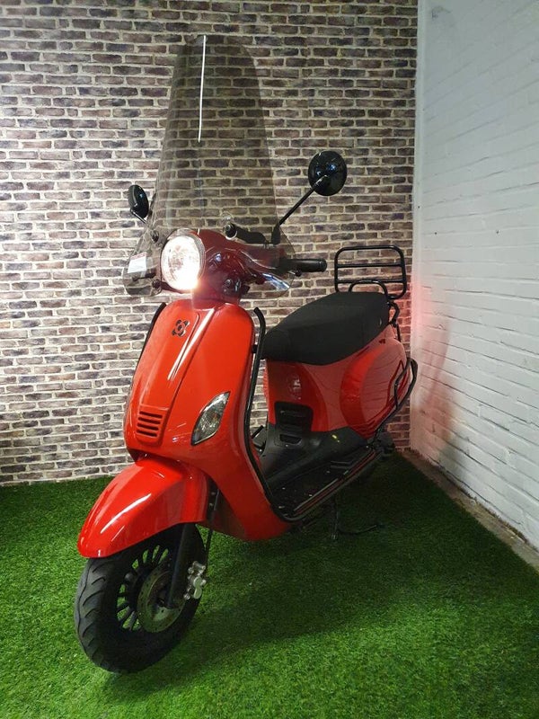 zeer nette AMG VX50 brommer helmplicht vespa look 2014!