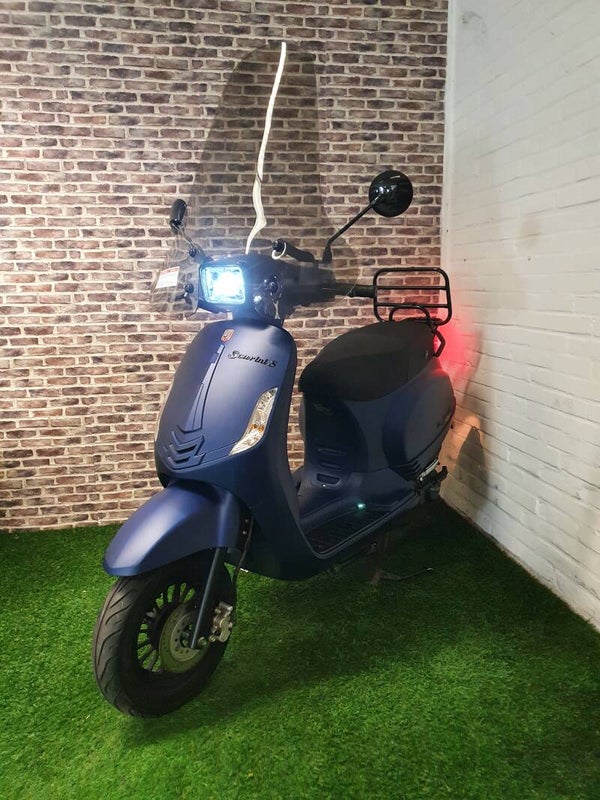 Zeer nette La Souris Sourini S euro4 brommer (helmplicht) vespa look 2019