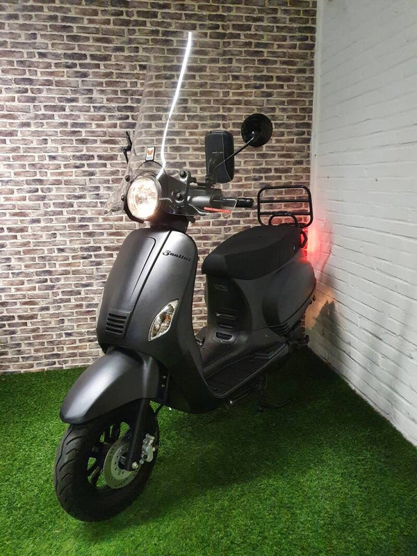 Zeer nette Capri CL euro4 snorscooter vespa look 2020