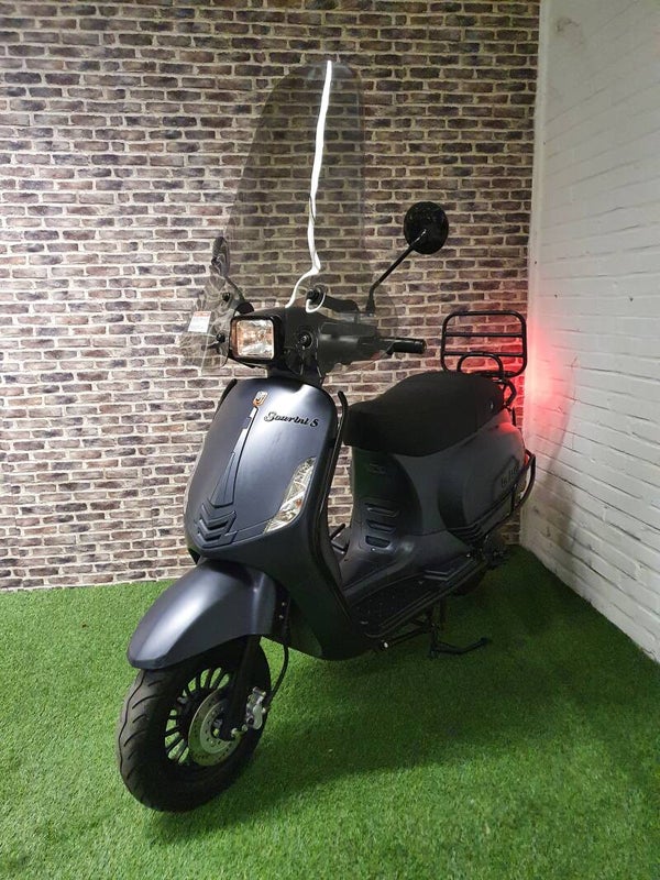Zo goed als nieuwe La Souris Sourini S euro4 snorscooter vespa look 2021!