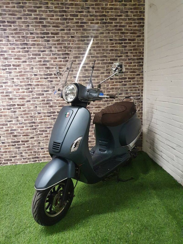 Zeer nette GTS TOSCANA E4 snorscooter vespa look 2019!