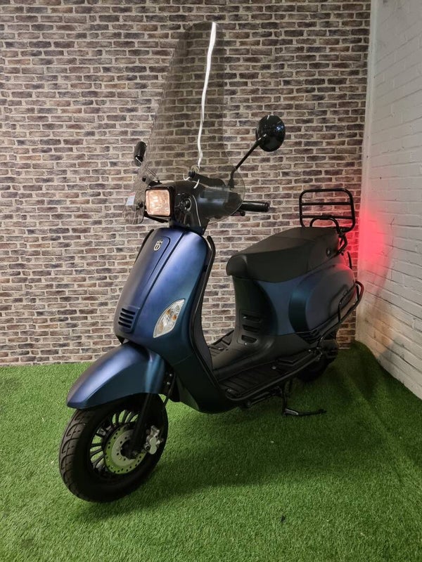 Zeer nette BTC Riva S E4 snorscooter vespa look 2020!
