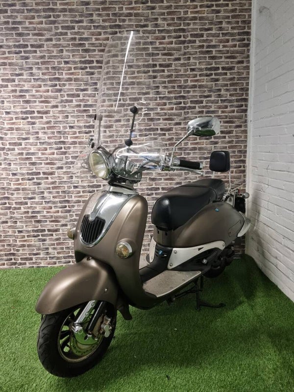 Zeer nette grand retro snorscooter 2016!