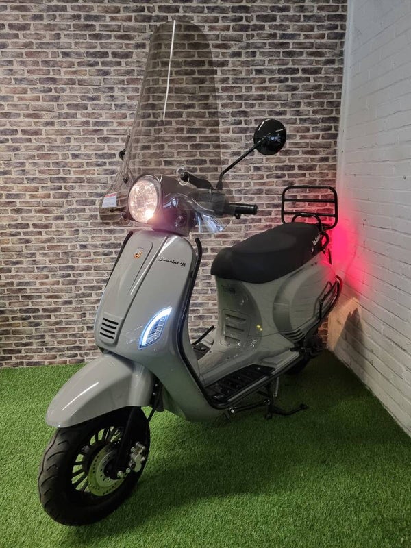 Fulloptions La Souris sourini R snorscooter vespa look 2021!