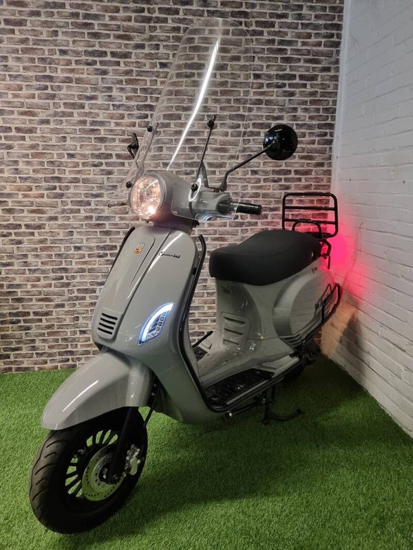 Fulloptions La Souris sourini RS brommer (helmplicht) vespa look 2020!