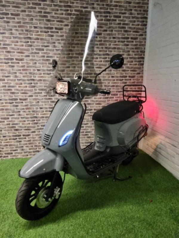 FULLOPTIONS A-VLAMMIX snorscooter vespa look 202