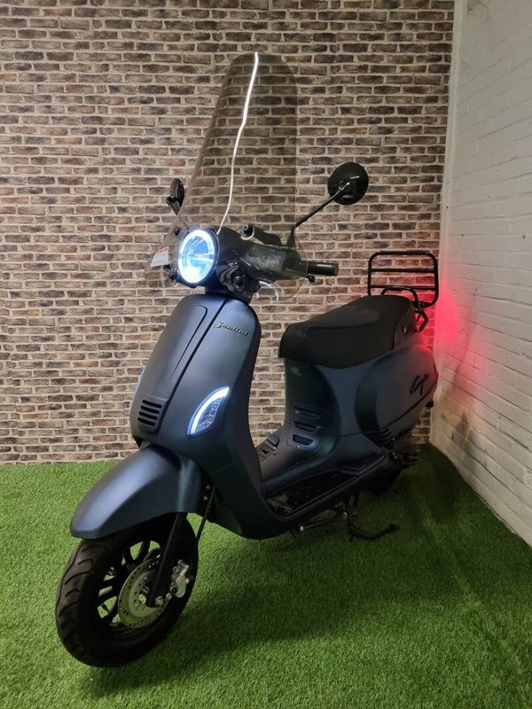 Zeer nette Santini Capri brommer (helplicht) vespa look 2022!