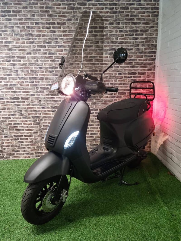 Zeer nette Agm vx50 fulloptions snorscooter vespalook 2020!