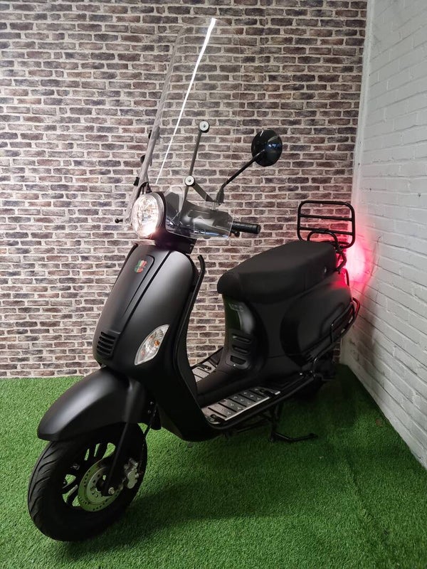Zeer nette RIYA Fulloptions snorscooter vespa look 2020!
