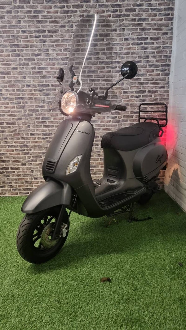 Zeer nette Santini Capri Brommer (helmplicht) vespa look 2020!