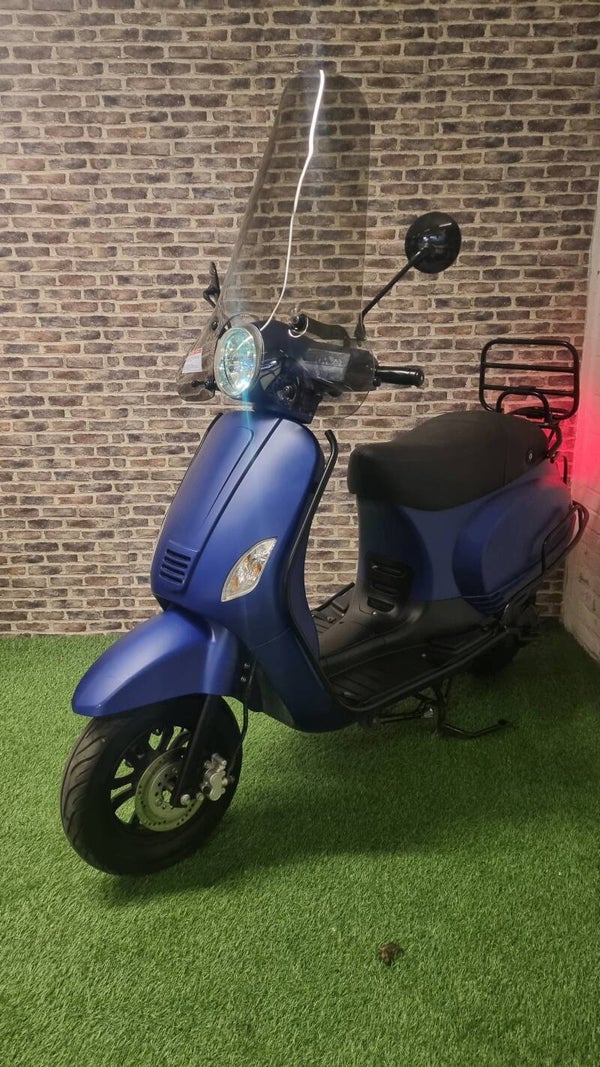 Zeer nette Riya fulloptions brommer (gele plaat) 2018! Alarm