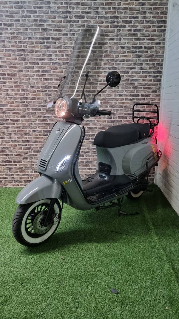 zeer nette BTC RIVA RS vespa look brommer (gele plaat) 2020! Fulloptions