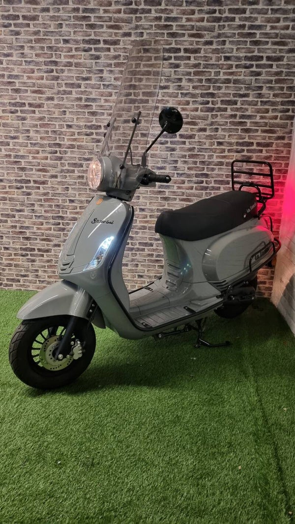 Zeer nette La Souris Sourini E5 brommer (gele plaat) 2022! Fulloptions