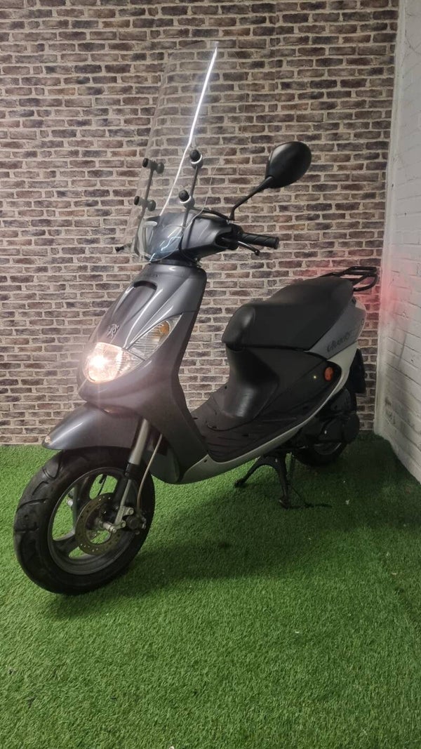 Zeer nette Peuget Vivacity 2takt snorscooter 2007!