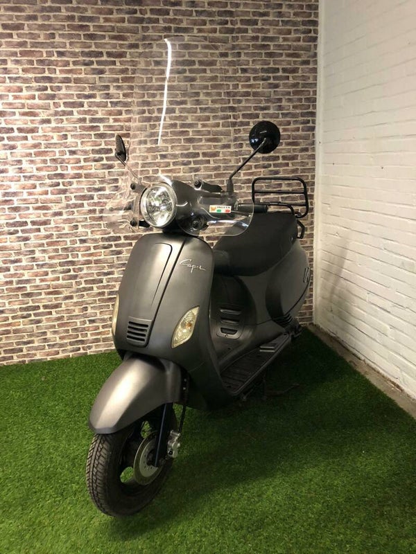 Zeer nette Capri snorscooter vespa look 2016