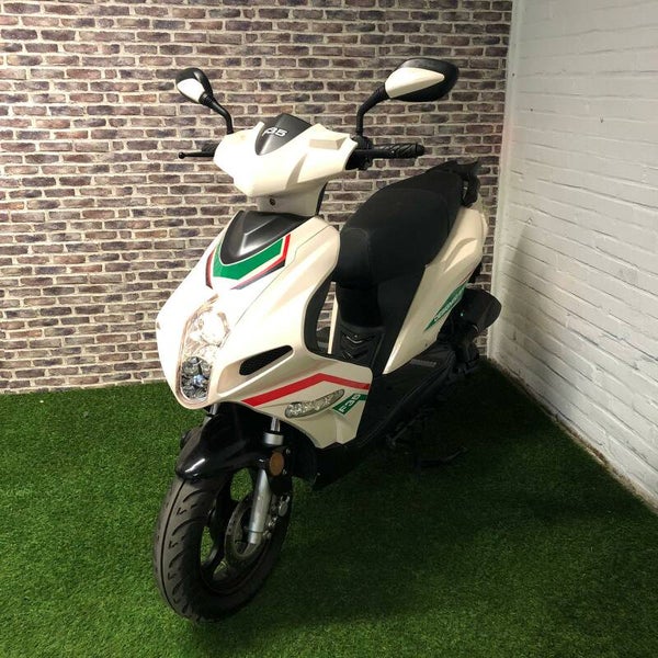 Hierbij een zeer nette BTC F35 SPORT snorscooter 2016