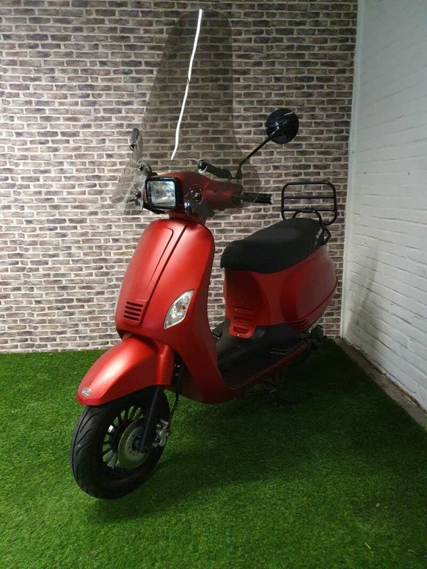 Zeer nette La Souris Sourini S euro 4 snorscooter vespa look 2018
