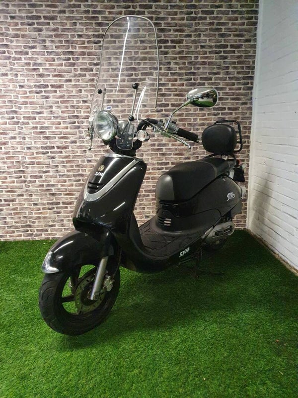 Zeer nette SYM ALLO snorscooter 2012
