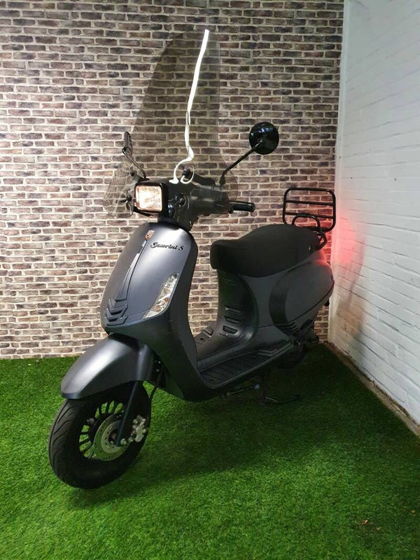 Zeer nette La Souris Sourini S euro4 snorscooter vespa look 2018!