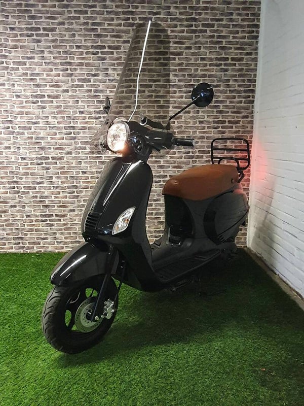 zeer nette Capri snorscooter vespa look 2014