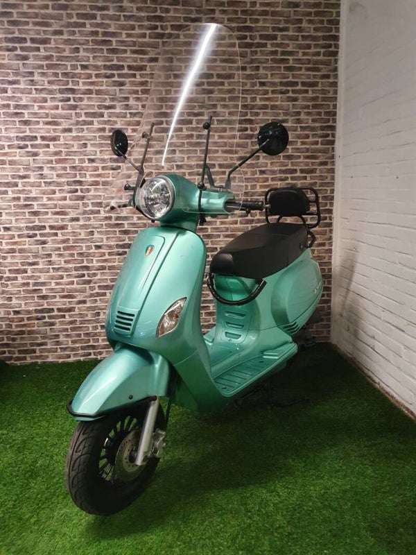 Zeer nette TAO TAO snorscooter vespa look 2017!
