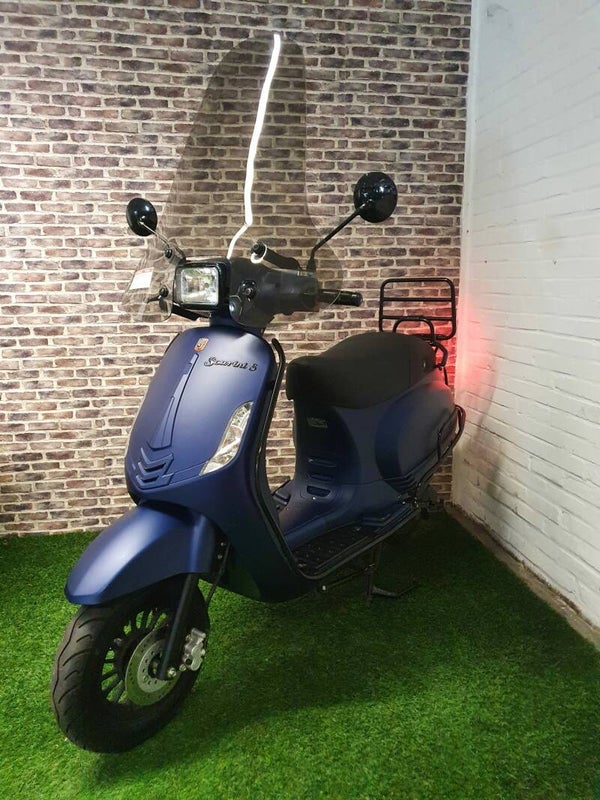 Zeer nette La Souris Sourini S euro4 snorscooter vespa look 2020