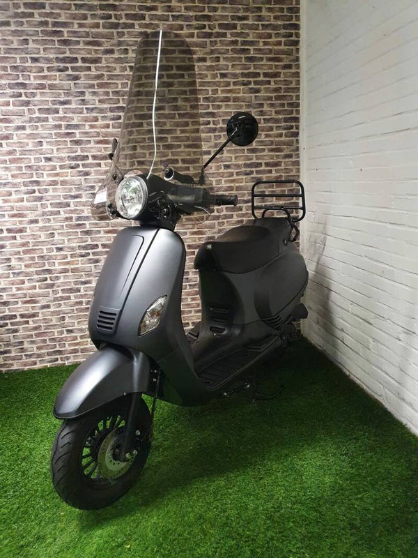 zeer nette Turbho RL50 euro4 snorscooter vespa look 2018!