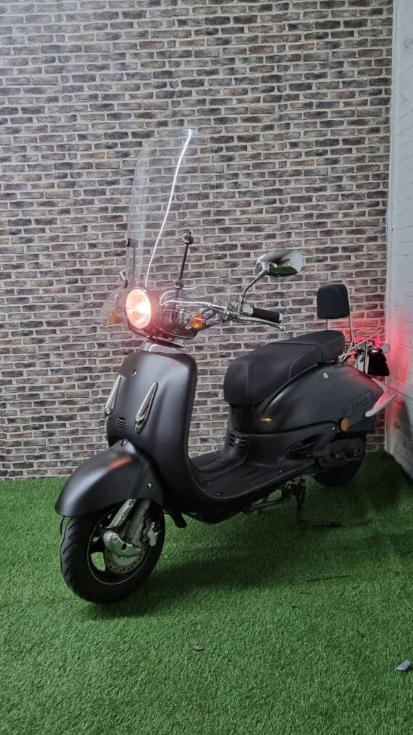 Zeer goed rijdende AGM Grand Retro snorscooter 2018!