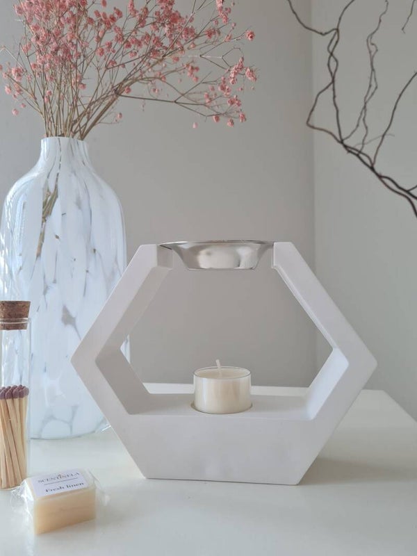 Minimalistic white burner