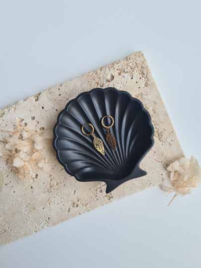 Shell dish black