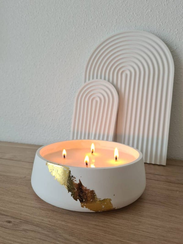Bowl candle with golden touch