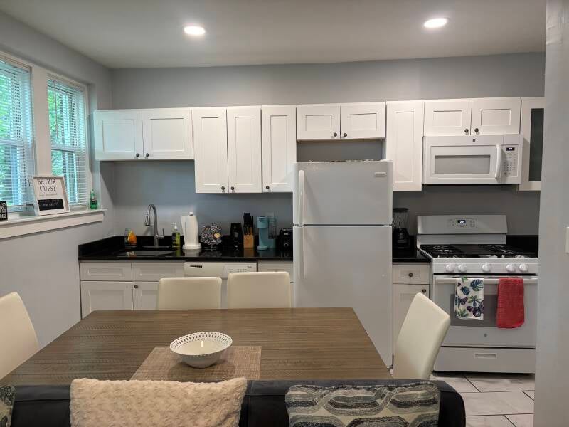 place-1-beverly-airbnb-1-standard.jpg