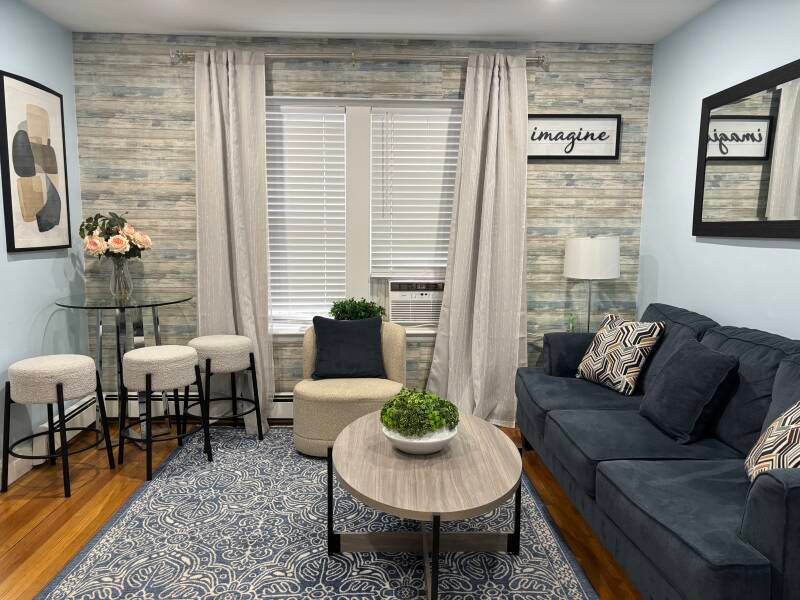 place-2-beverly-airbnb-7-standard.jpg