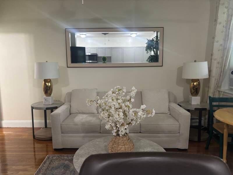 place-3-beverly-airbnb-2-standard.jpg