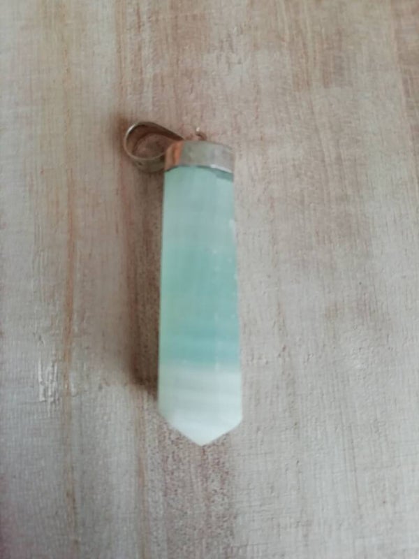 Indiaas zilveren pistache calciet punt hanger