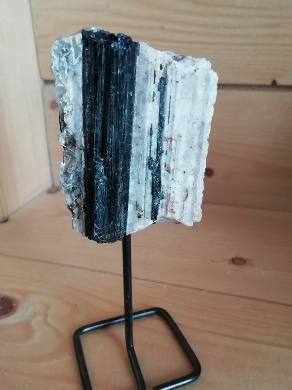 Toermalijn in kwarts op standaard 114mm