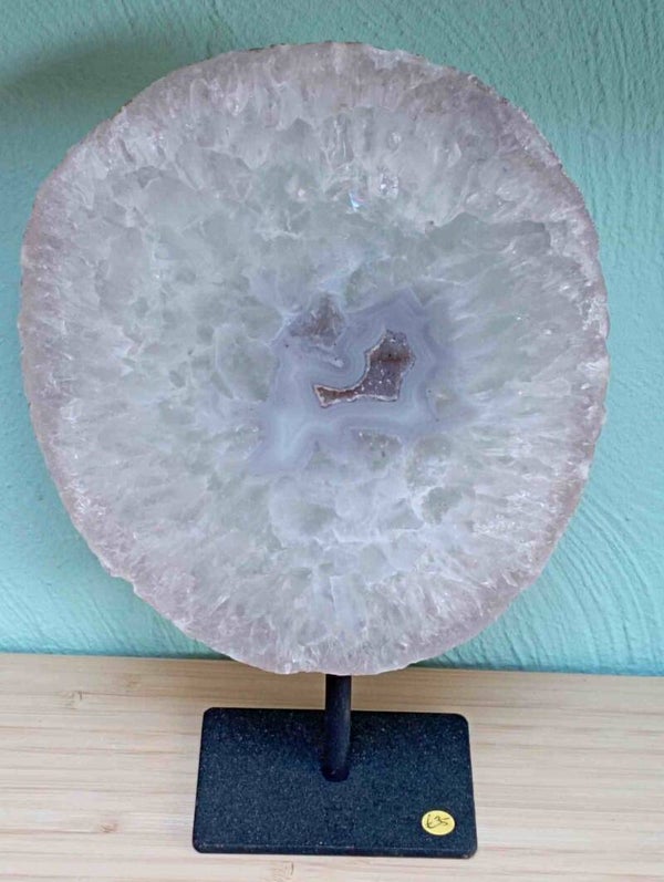 Agaat op standaard met chalcedoon kwarts opening 821 gram 20x13x5cm