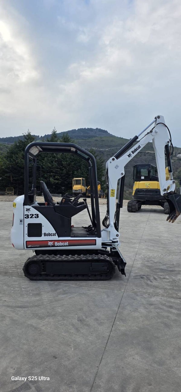 MINIESCAVATORE BOBCAT 323