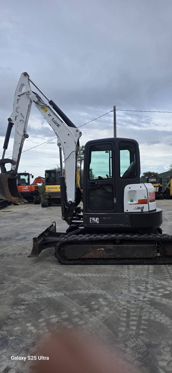 MINIESCAVATORE BOBCAT E50
