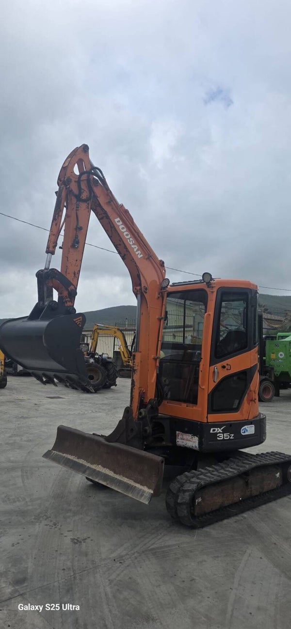MINIESCAVATORE DOOSAN DX35